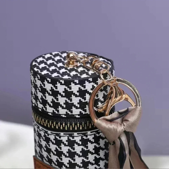 1 LEFT! Houndstooth Mini Vintage Barrel Bag Keychain - Picture 4 of 8